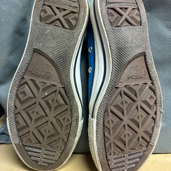 Converse Chuck Taylor Low Top Sneakers - Picture 2 of 3